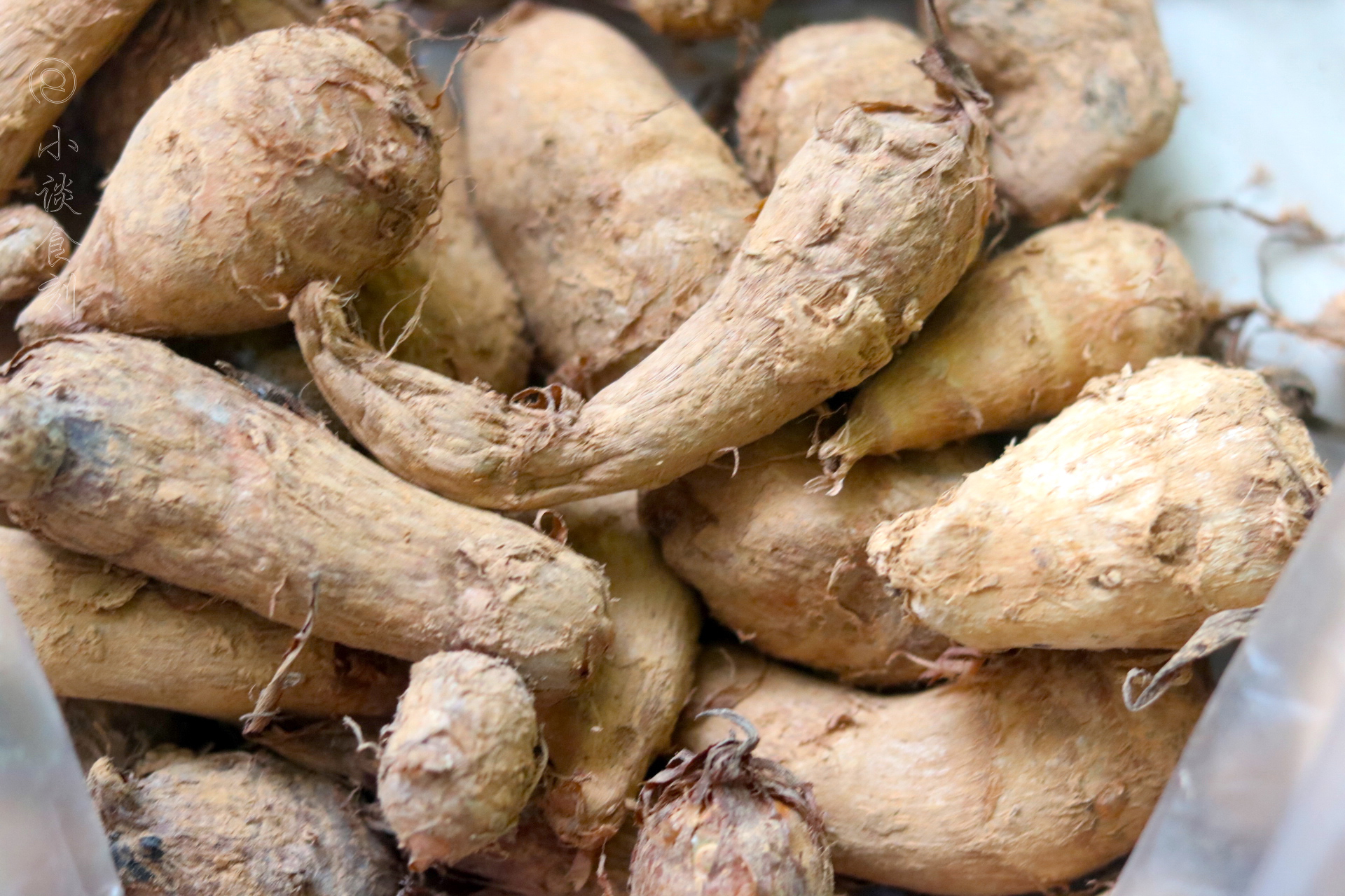 买芋头怎样挑好,挑选芋头是要重一点还是轻一点