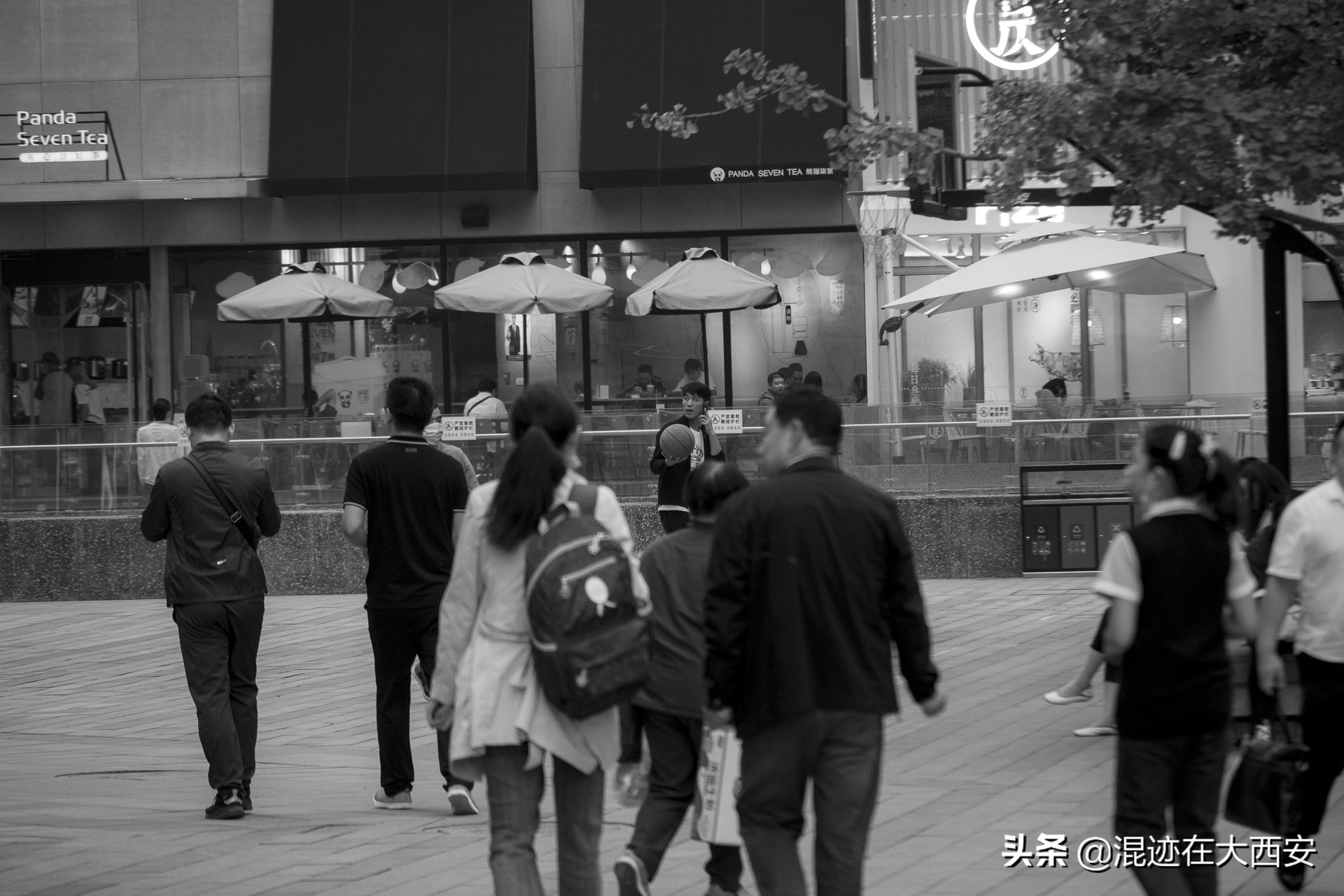 西安中贸广场夜景图,西安中贸广场攻略