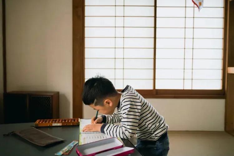 贵州150个学生被开除的事是真的吗,12名大学生一夜之间被开除