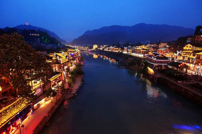 一个有吃有喝有玩的地方,旅游又可以吃又可以玩的地方