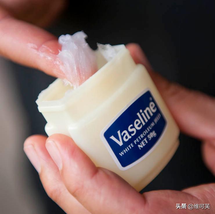 别只用凡士林涂手了，这些小妙招你要知道