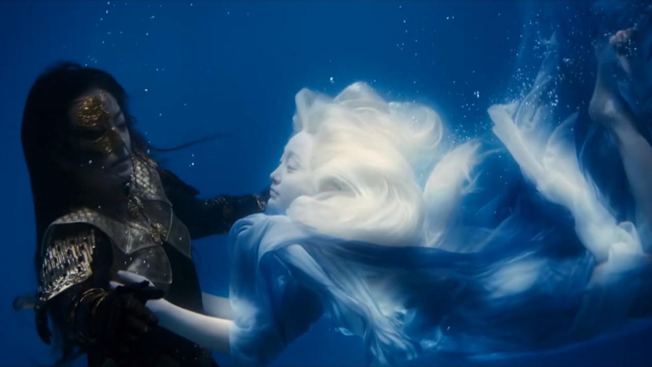 画皮2周迅第二次给公主换皮,赵薇周迅画皮水中换皮花絮