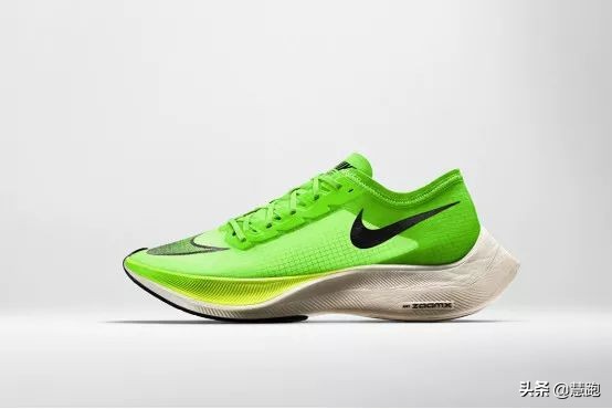 国产跑鞋r2与李宁跑鞋对比,近几年崛起的国产跑鞋品牌