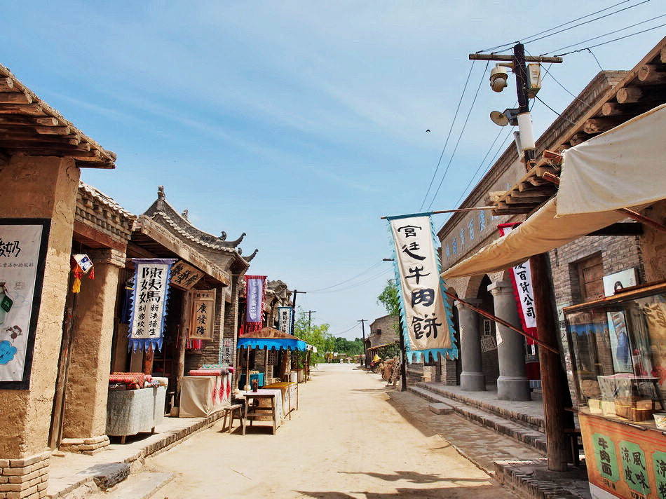 跟着星爷和老谋子的电影，去逛这座大名鼎鼎的西北影视城堡