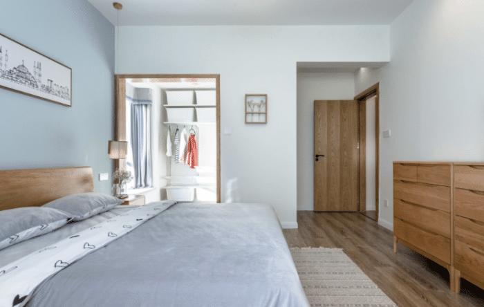 媳妇竟然在沙发墙“砸了个洞”，完工后我直喊高明