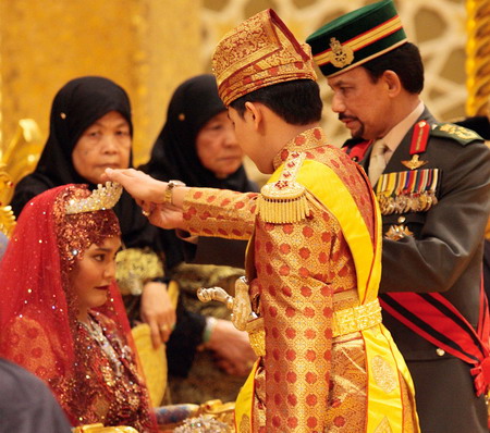 用金做的马桶,纯金马桶