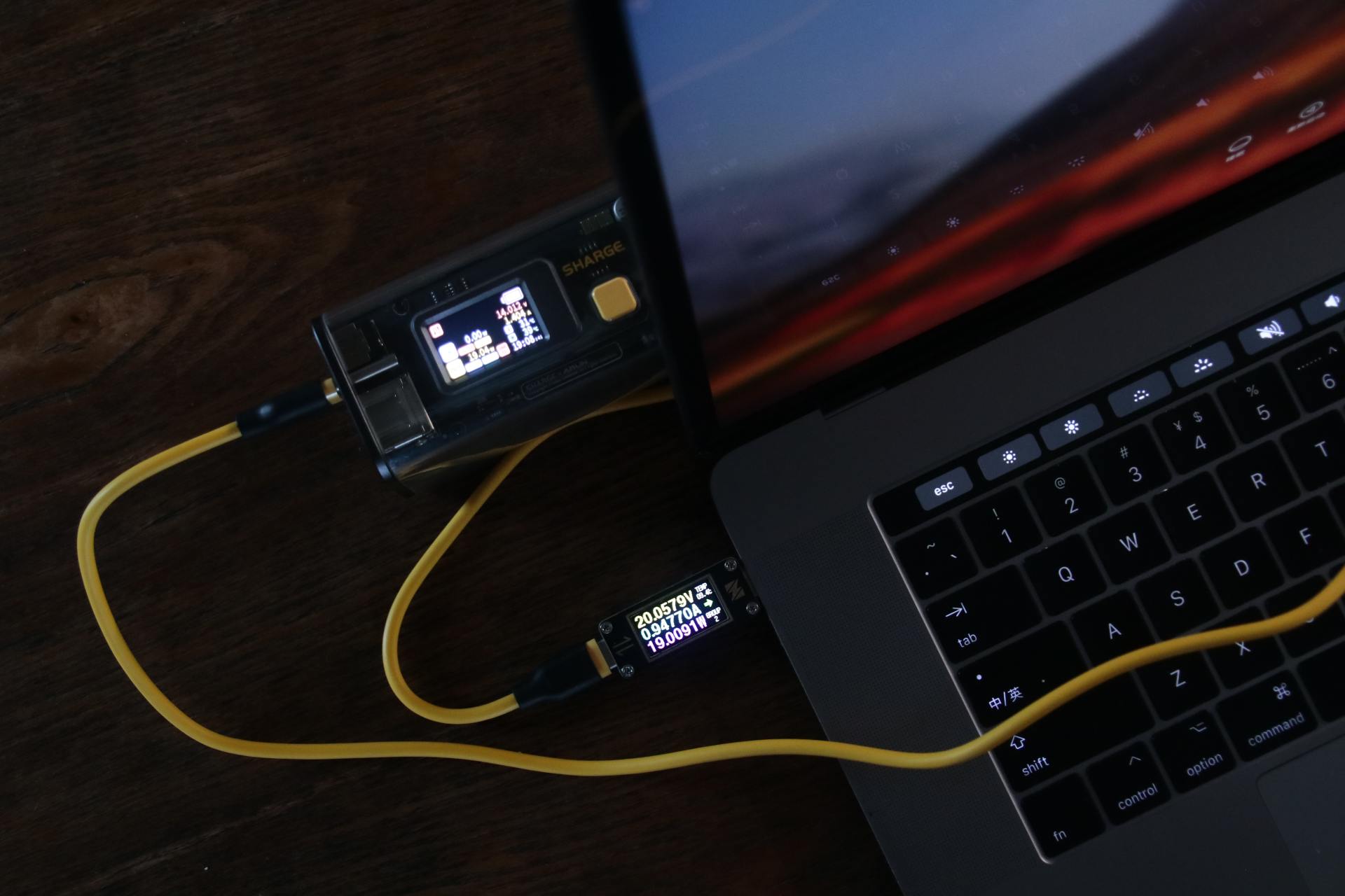 除了超高颜值，闪极卖千元的勇气是什么？一枝独秀