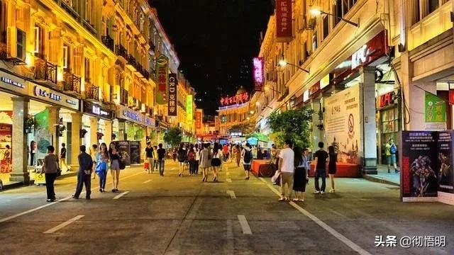 国内十条美食街你踩过几个坑,国内五条最受欢迎的美食街