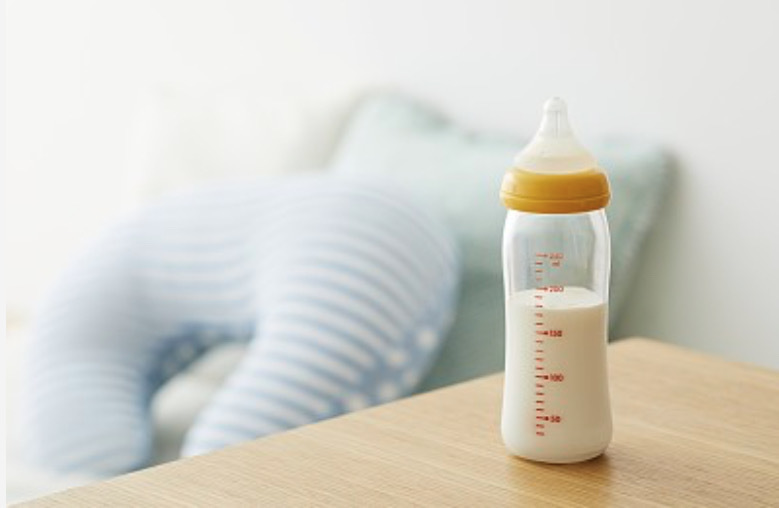 宝宝吃母乳对宝妈有哪些好处呢,瓶喂母乳会影响产量吗