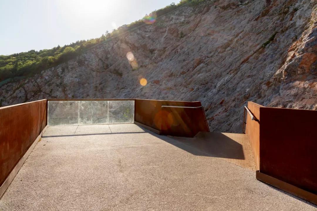 矿坑改造最美公园,矿坑改造湿地公园视频