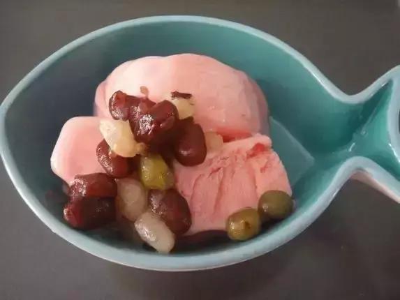 家常冰激凌简单做法视频教学,家庭简易冰激凌的做法放奶油