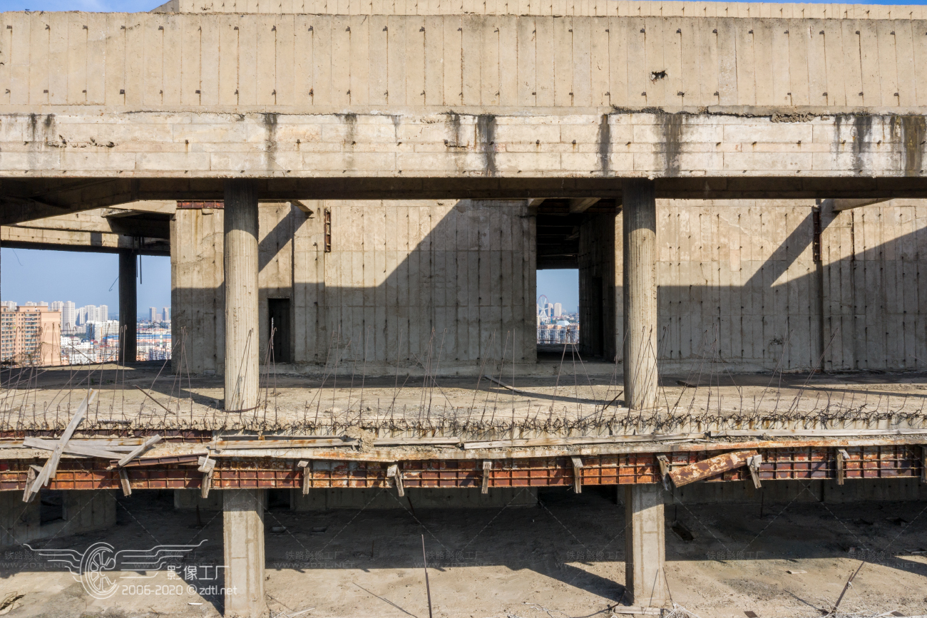 哈尔滨烂尾楼艺华大厦,道外区烂尾楼艺华大厦复建了吗