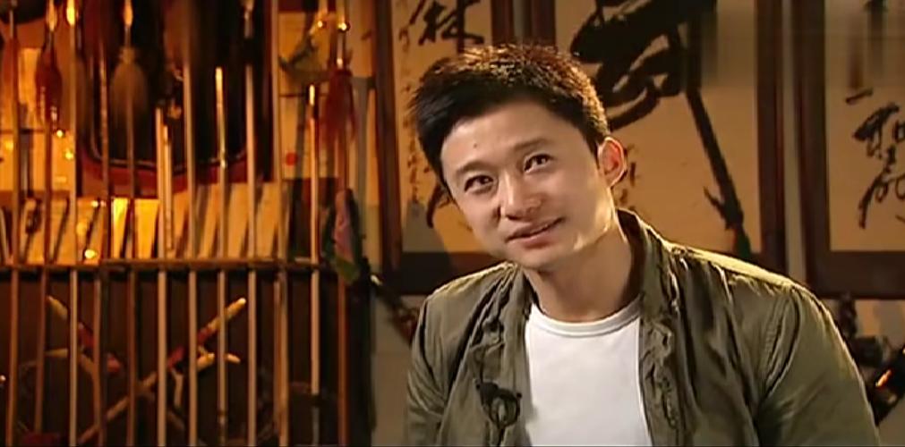 15部影视剧“名场面”，乌鸦掀桌，朱茵眨眼，她让人等了28年