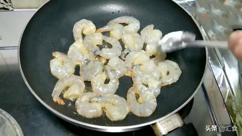 香酥芝麻虾,芝麻菠菜虾的家常做法