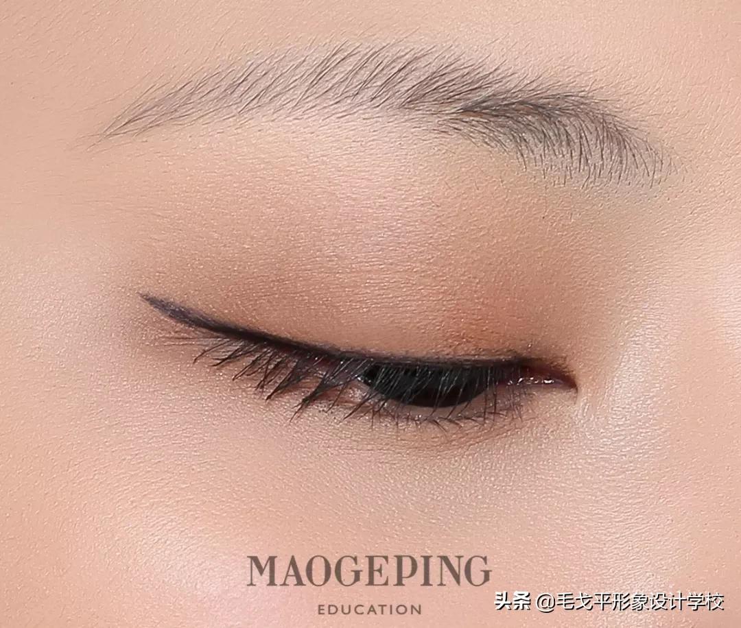 怎么画眼妆又简单又干净单眼皮,单眼皮新手眼妆怎么画显大又干净