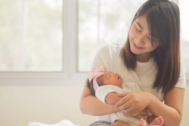 婴儿四个月哭闹不止是什么原因,半个月新生儿晚上哭闹不止的原因