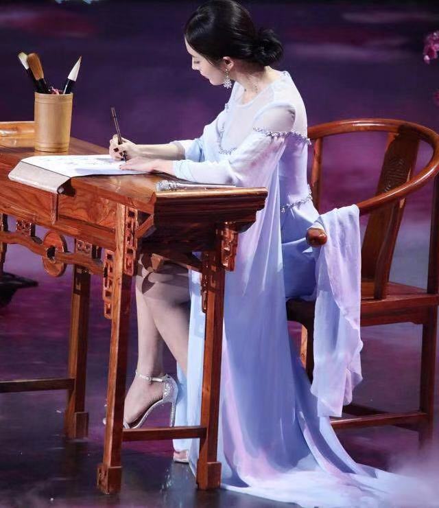 高颜值又能玩转书画的杨幂，离婚是最正确决定，定会遇到更好的人