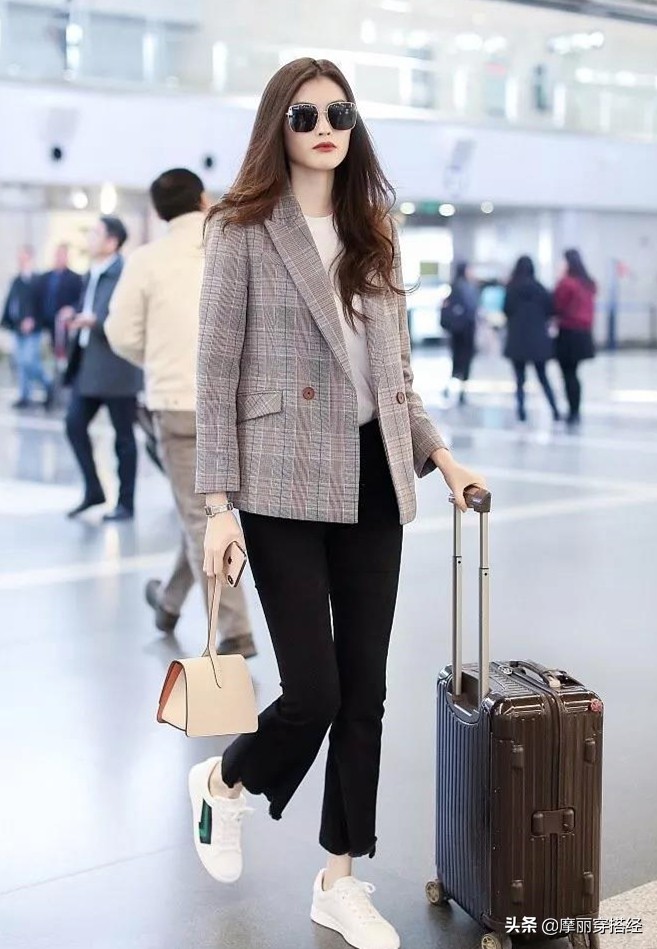 小白鞋不够靓?这4款裤子来加盟,打造“最强”的时尚阵容