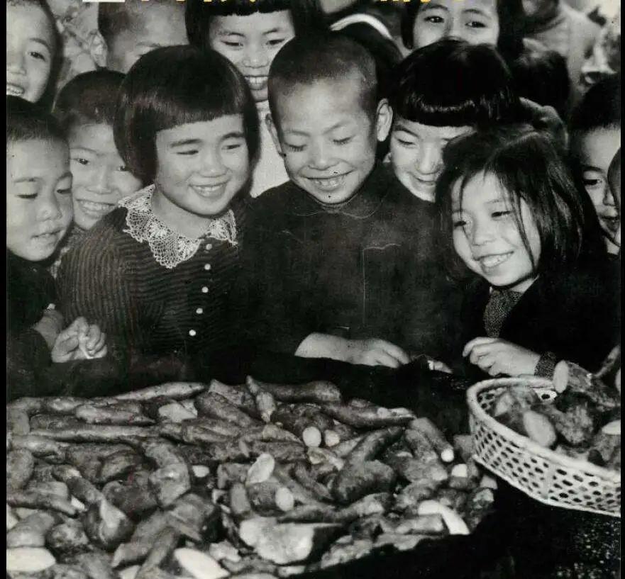 战火中的日本人有多惨？小学生都要当苦力