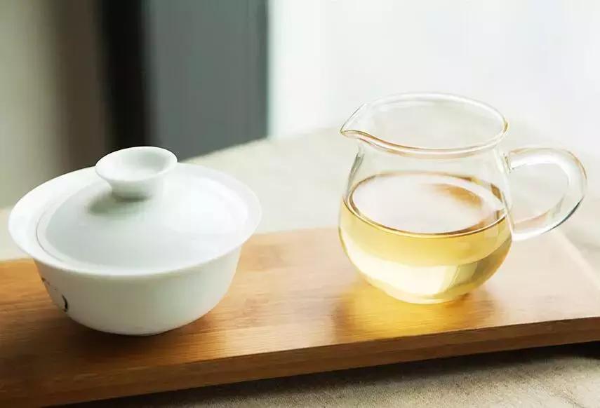 金骏眉红茶有柠檬黄吗,怎么分辨加柠檬黄的金骏眉