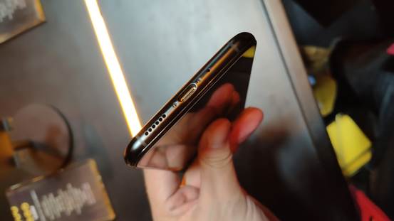 iqoo玩狂野飙车,iqoo机器人的骚操作