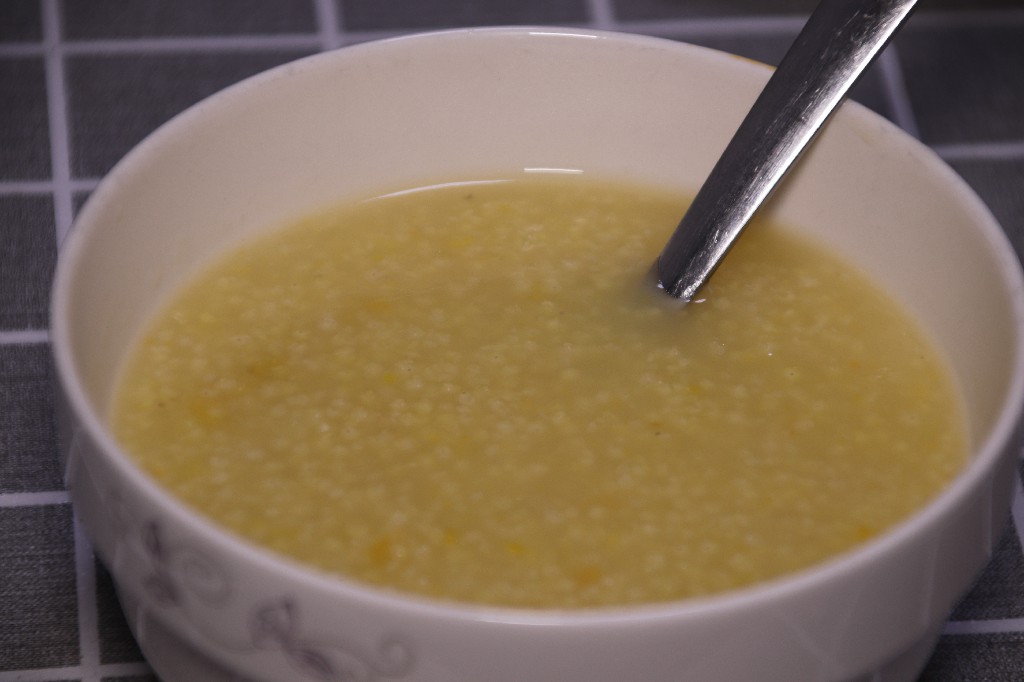 熬小米粥怎样不溢锅,熬小米粥别直接加水