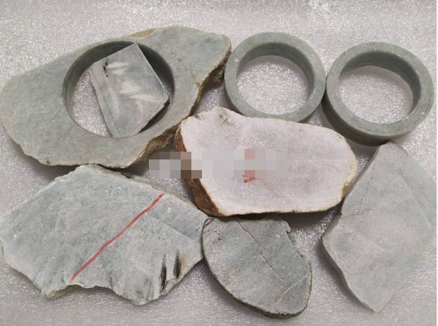 赌石为什么有十赌九输,花两万买的翡翠是不是真的