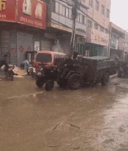 第一次跟女朋友见面送什么小礼物,第一次和女生约会她送我礼物