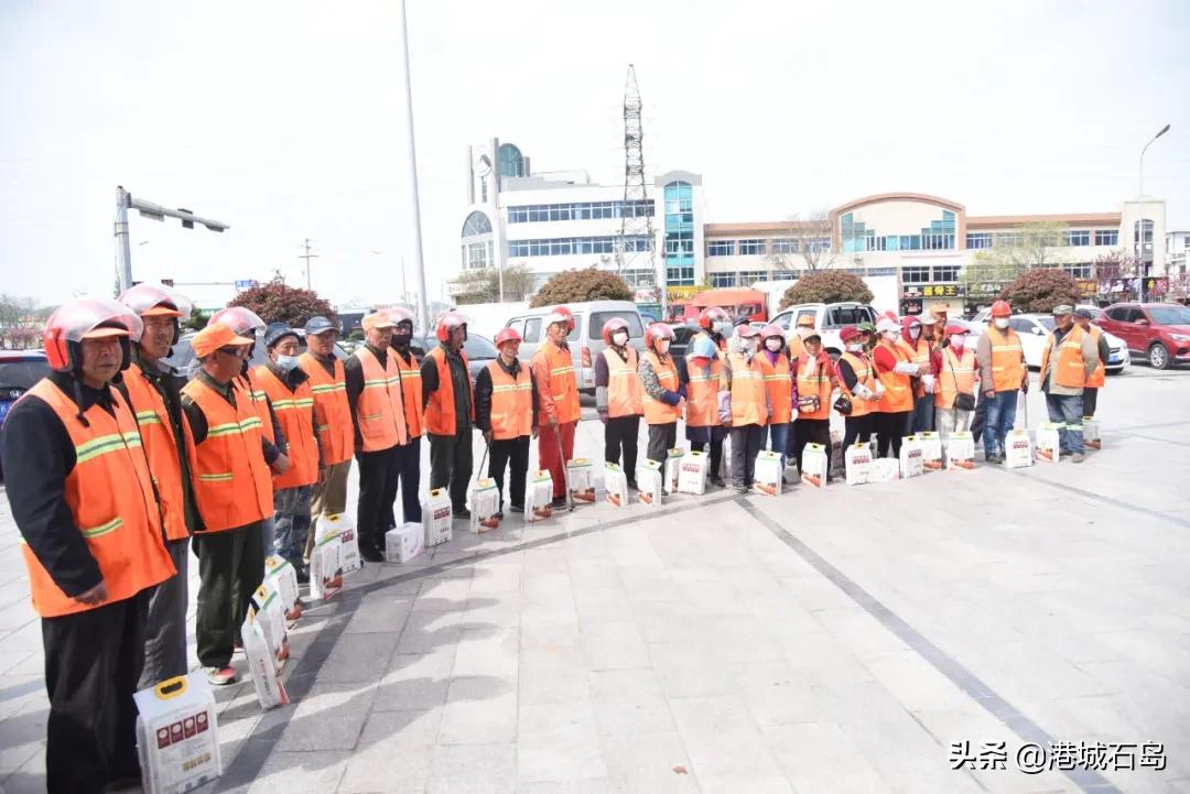 向坚守岗位的一线工人致敬,向坚守在户外的劳动者致敬