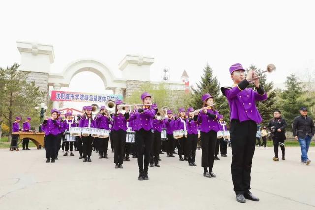 千人晚宴、体育狂欢、明星路演……玩转校园文化，尽享大学魅力！