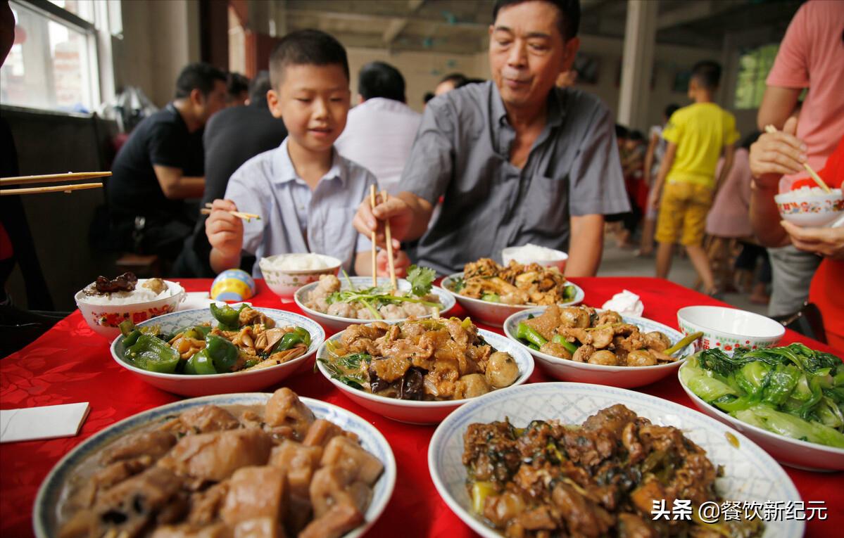 同样是农村办酒席，广西江西云泥之别，网友：没有对比就没伤害