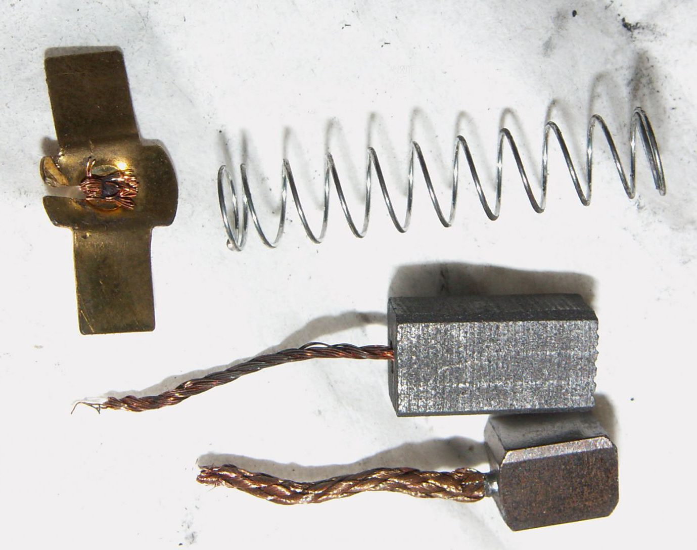 轿车散热风扇不转导致开锅,汽车散热器开锅怎么解决