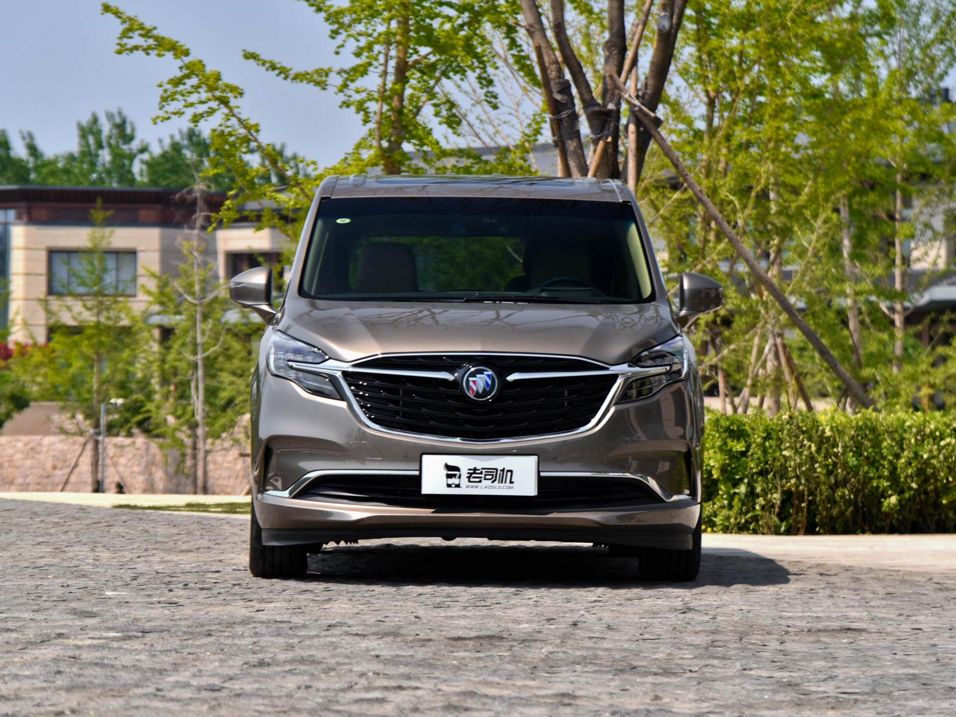 新款别克gl8陆上公务舱轻混版,别克gl8mpv价格一览表