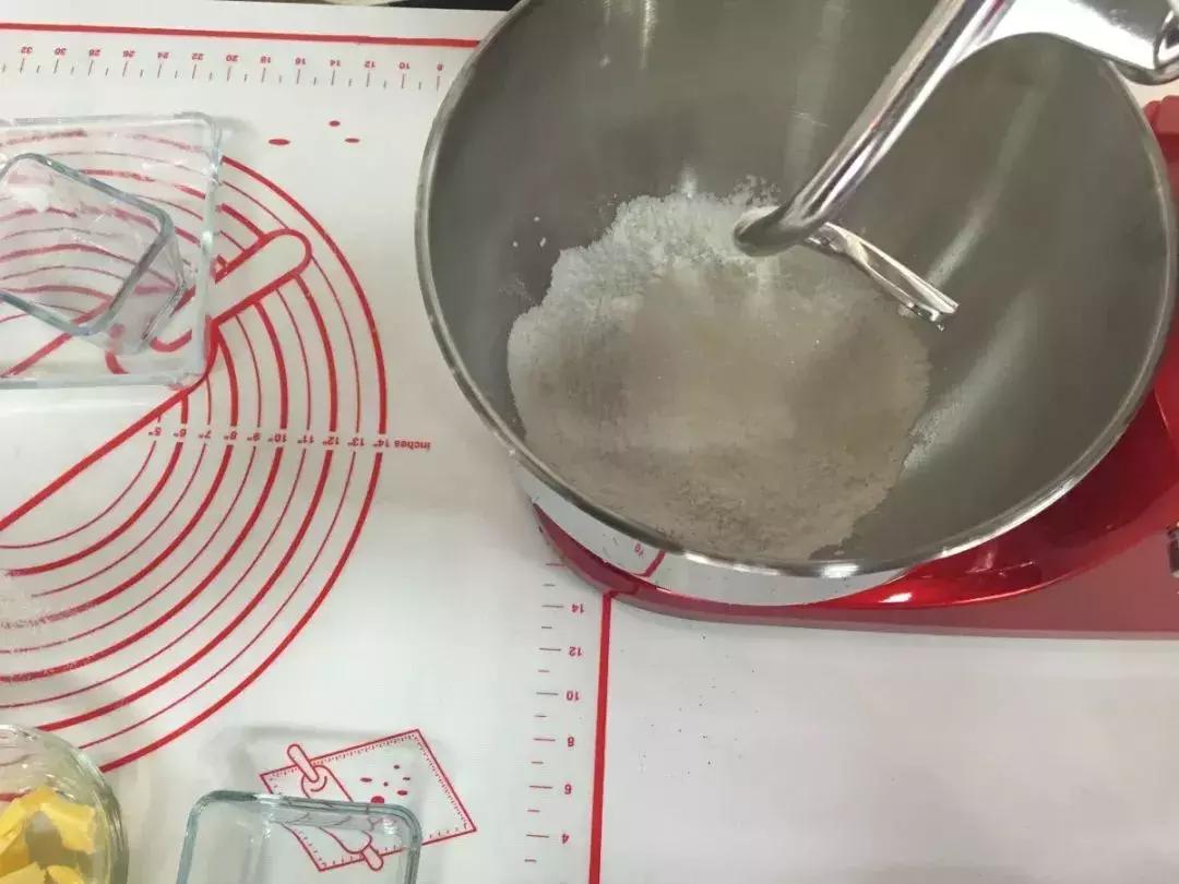 手工吐司面包真好吃,超级松软吐司面包炼乳版