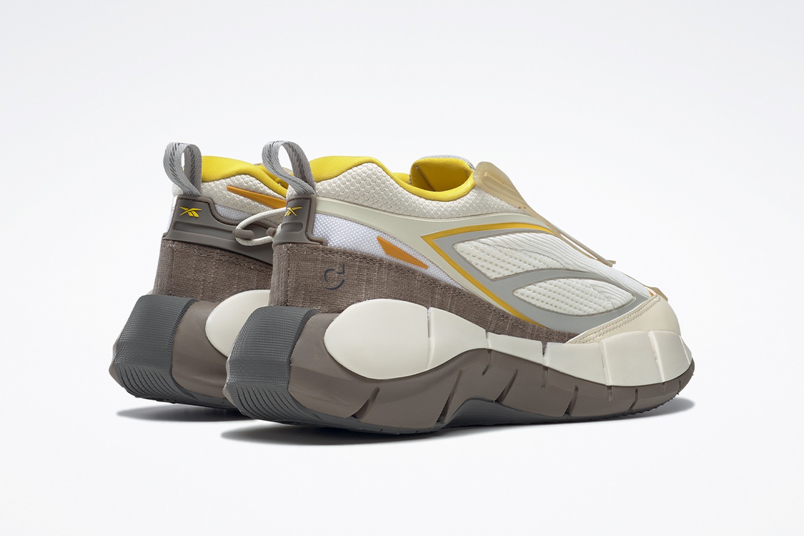 REEBOK看起来很努力很努力