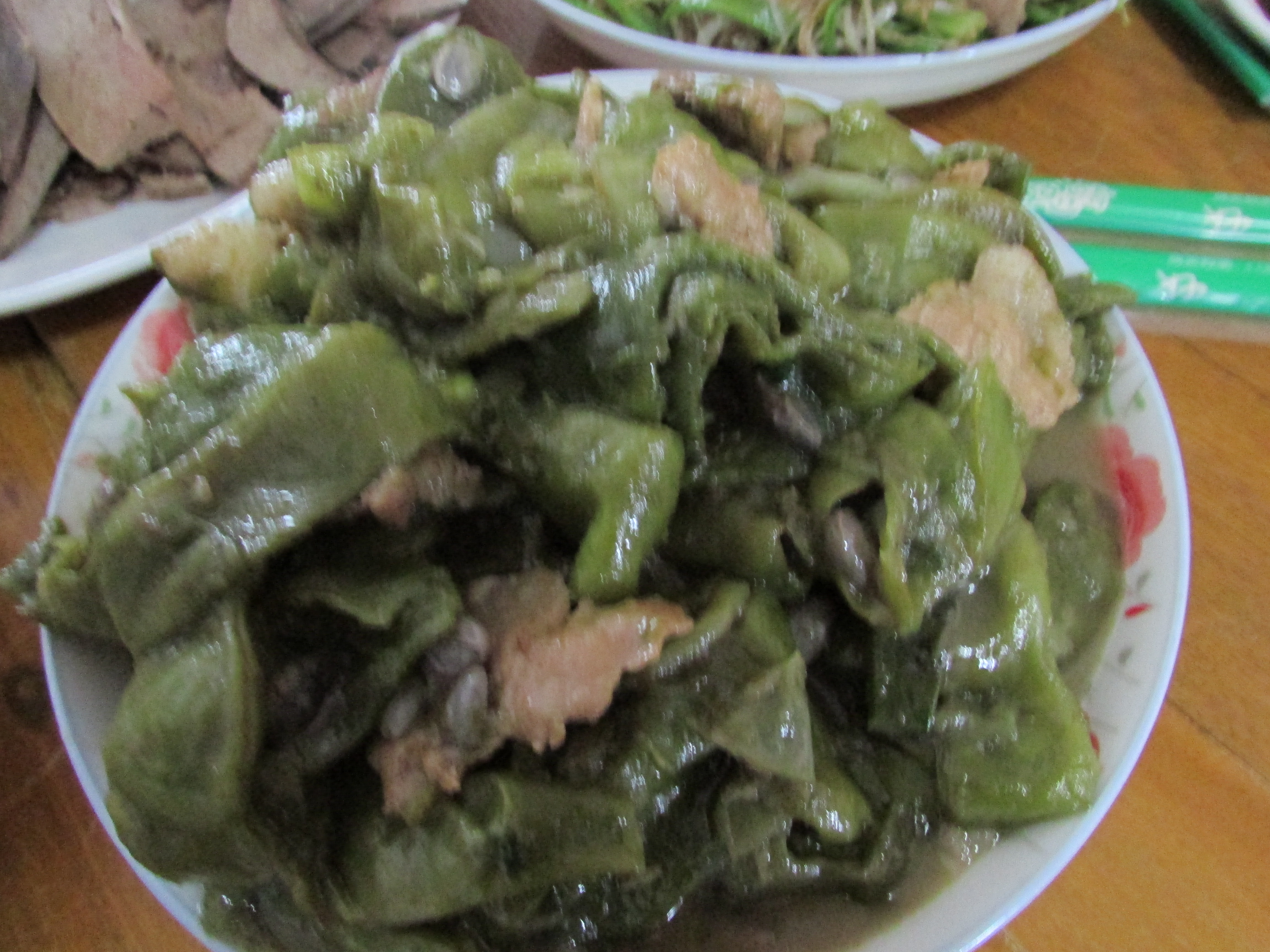 东北杀年猪来吃猪肉,老东北杀年猪