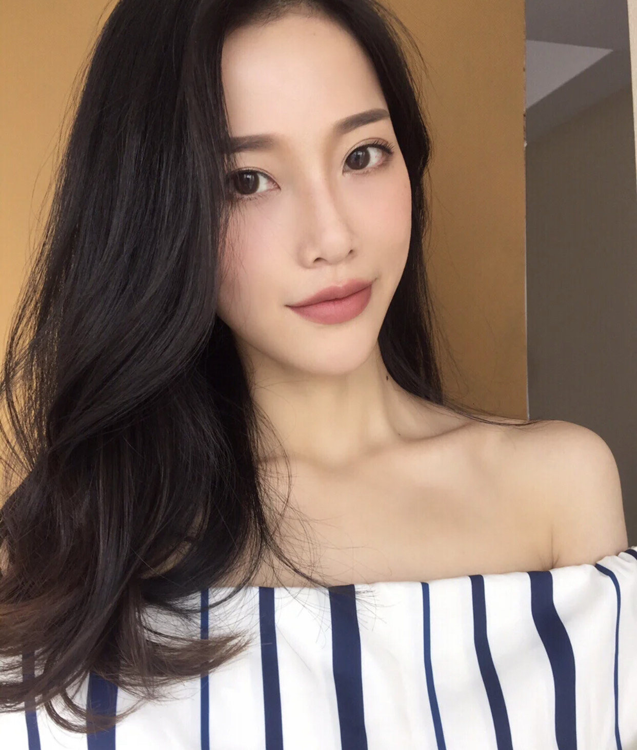 今年口红流行色号品牌,2018黄皮显白牌子口红