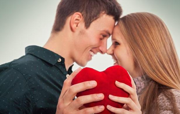 当你着急结婚而男友不同意时，做好这几点男友主动求婚！