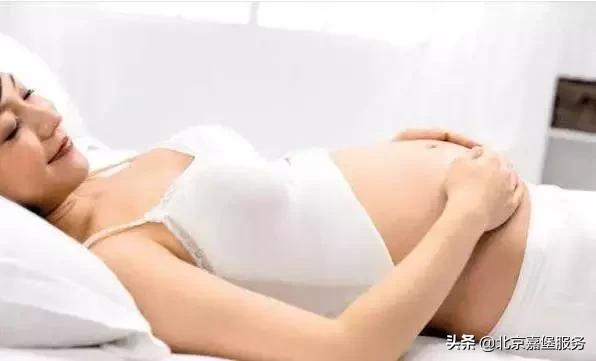 胎儿在肚子里缺氧会有什么症状,孕妇宝宝缺氧是什么原因该怎么办