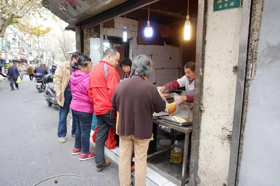 一天只卖4小时的米饭饼,去晚了可真吃不到!