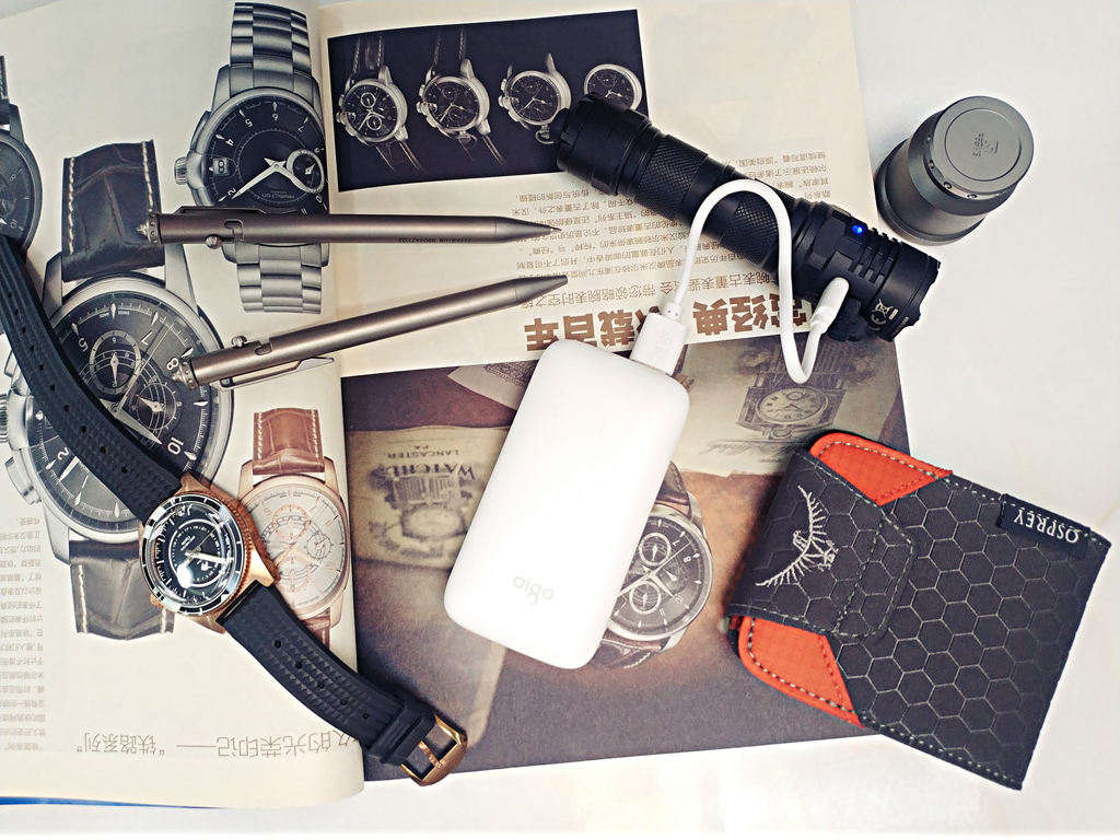 爱国者aigo充电宝,aigo爱国者充电宝拆解