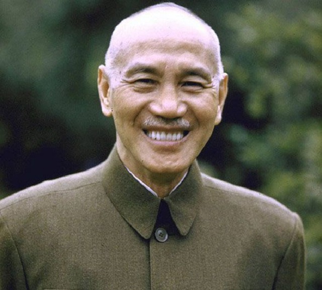 重庆谈判期间,毛主席的一支烟,让蒋介石后怕不已:此人不可轻视