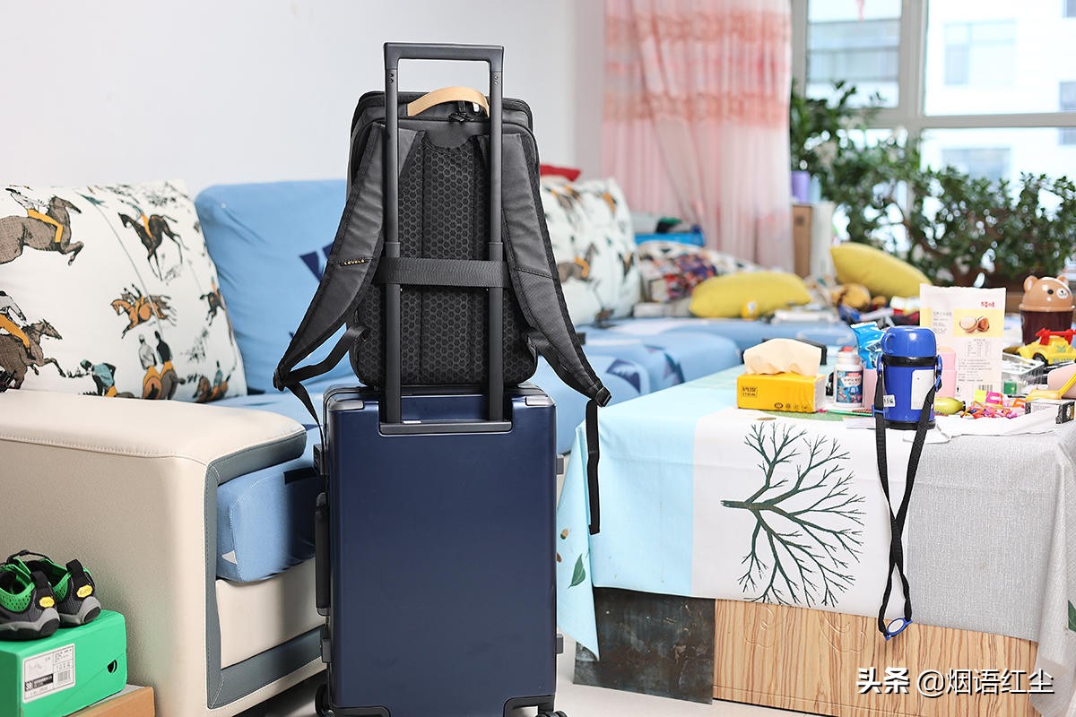 小妹出国留学，就送她地平线8号零感背包