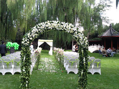 草坪婚礼怎么搭建技巧图解,自己如何布置草坪婚礼的攻略