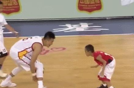 中学生体育失误搞笑集锦,搞笑视频体育精彩瞬间