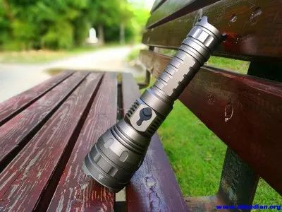 务实去华当行本色—wubenT105远射手电