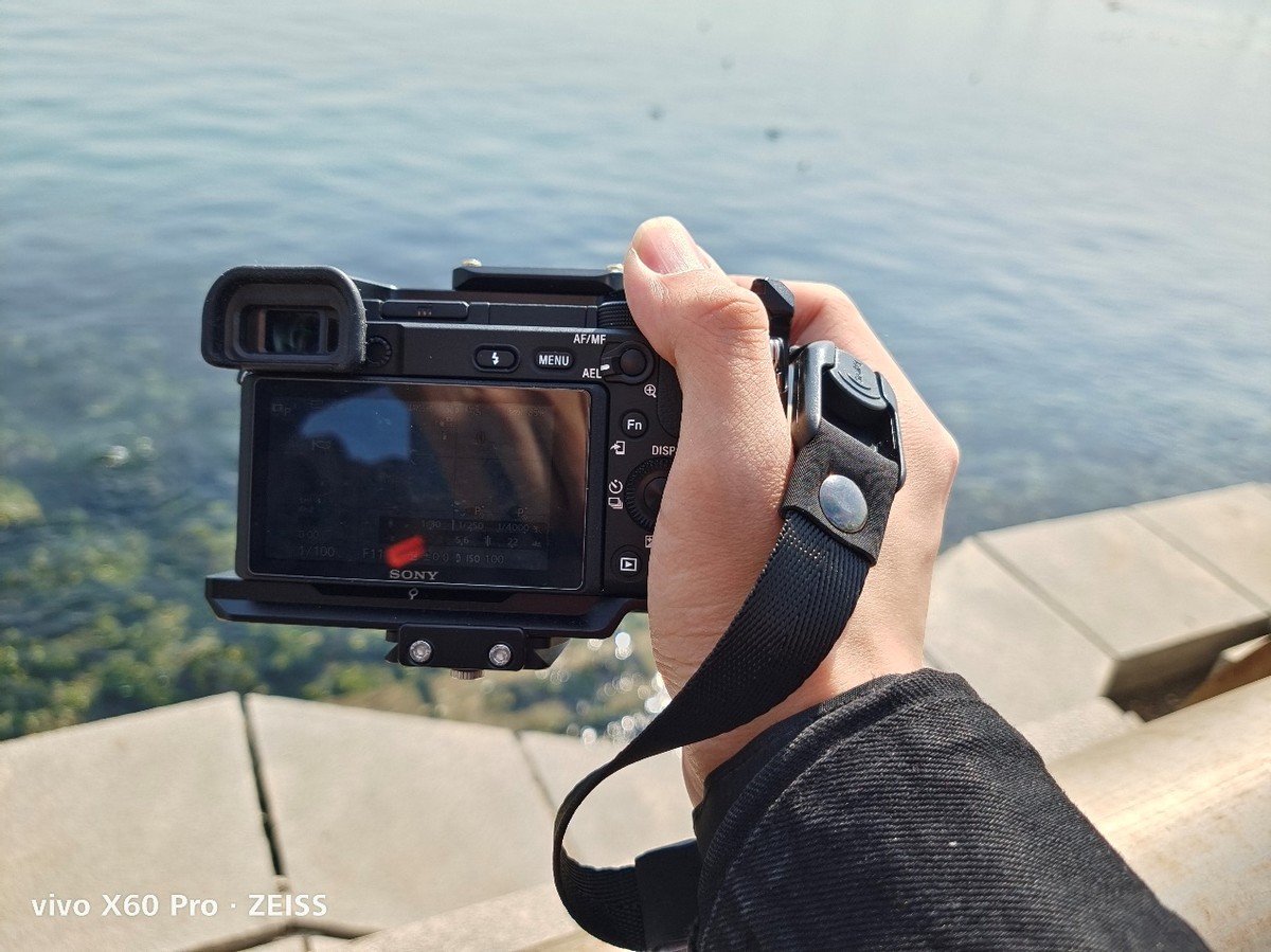 聊聊近两个月里我给新买的索尼6400搭配的那些配件