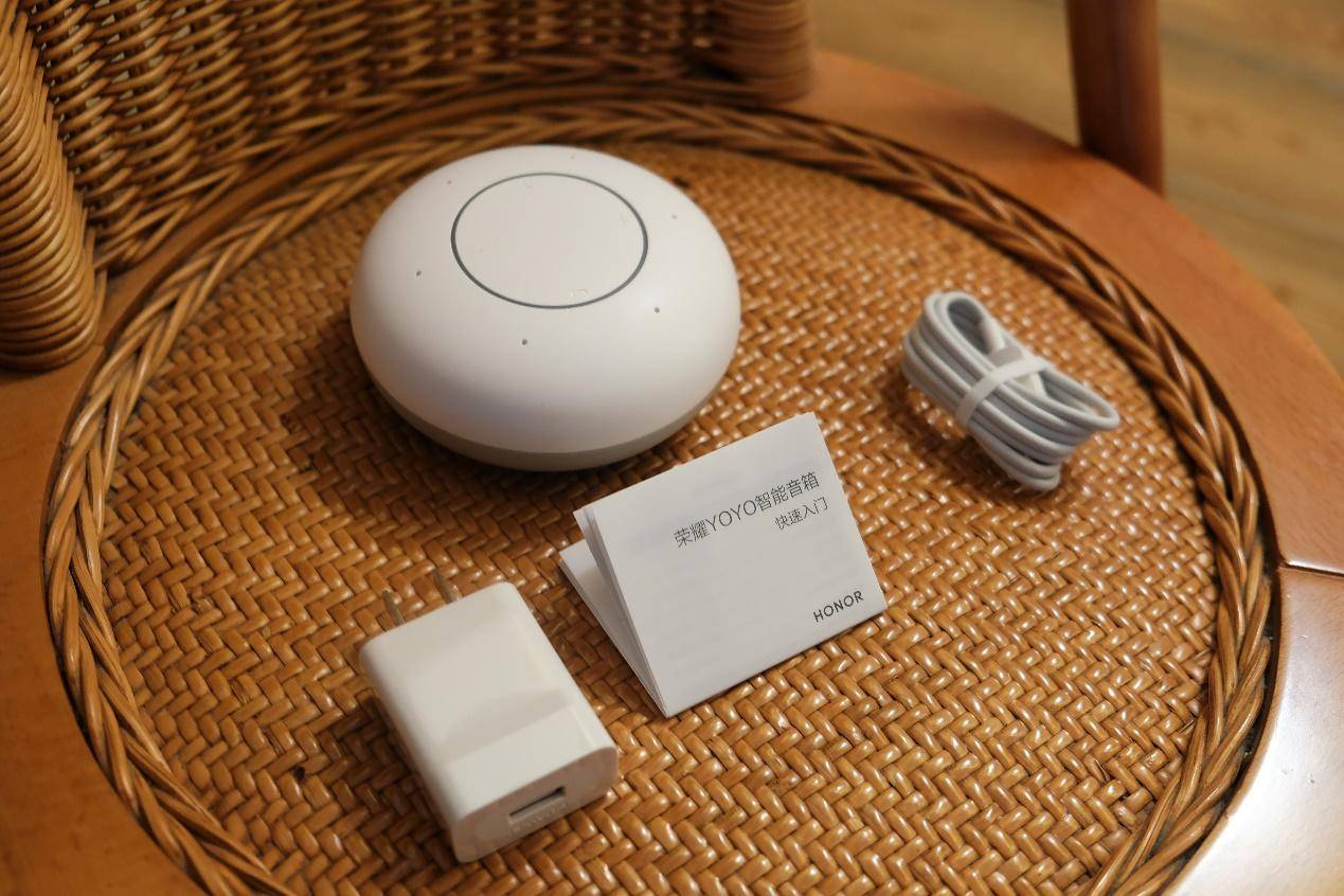 荣耀YOYO音箱体验评测：无卡通话，拥有取代座机的巨大潜力
