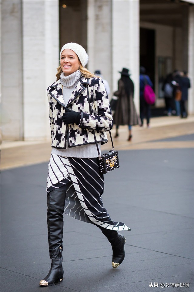 新款中筒雪地靴时髦又温暖,软底软面穿上超舒适的雪地靴