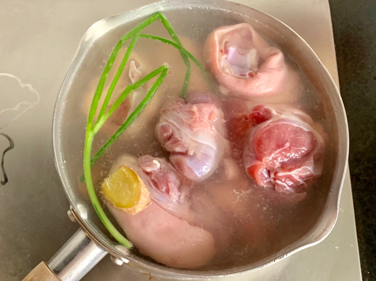 黄豆炖猪蹄清汤咸了又加了水,黄豆炖猪蹄酸甜味